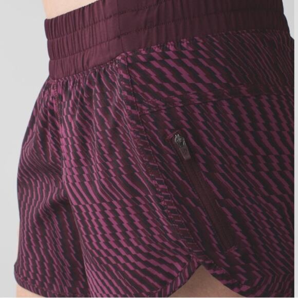 Lululemon Tracker Short III 4-way Stretch Bordeaux Drama  sz 4 EUC - Picture 5 of 10